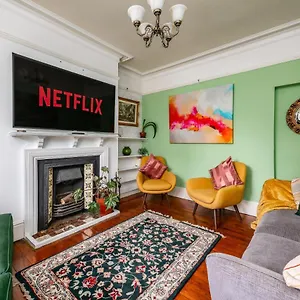 https://5-bed-central-cambridge-house.cambridgehotelsuk.com